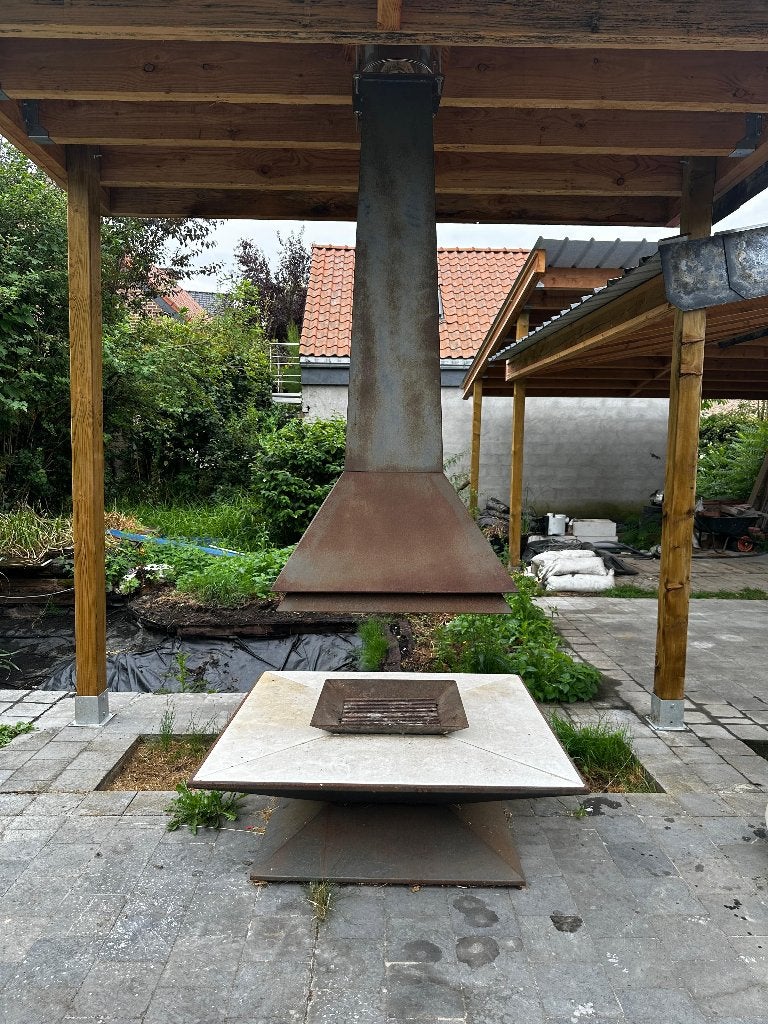Brasero / BBQ extérieur en acier Corten avec hotte, Enlèvement, Utilisé