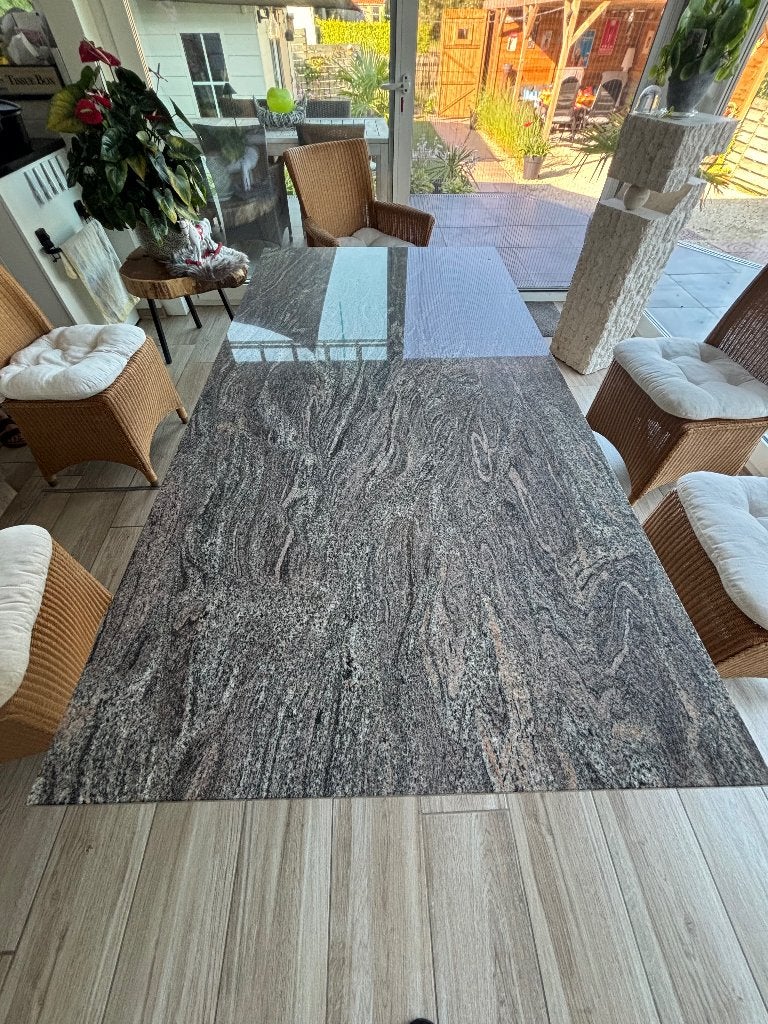 Eettafel graniet, Ophalen, Zo goed als nieuw