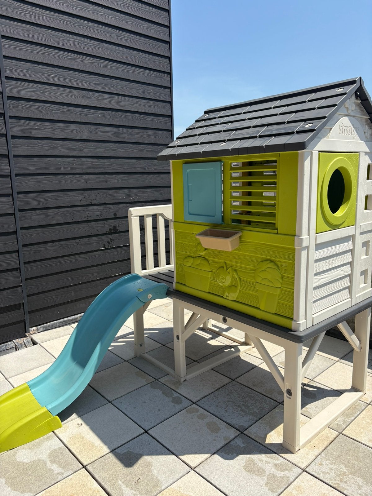 Smoby huisje met glijbaan, Enlèvement, Comme neuf, Plastique