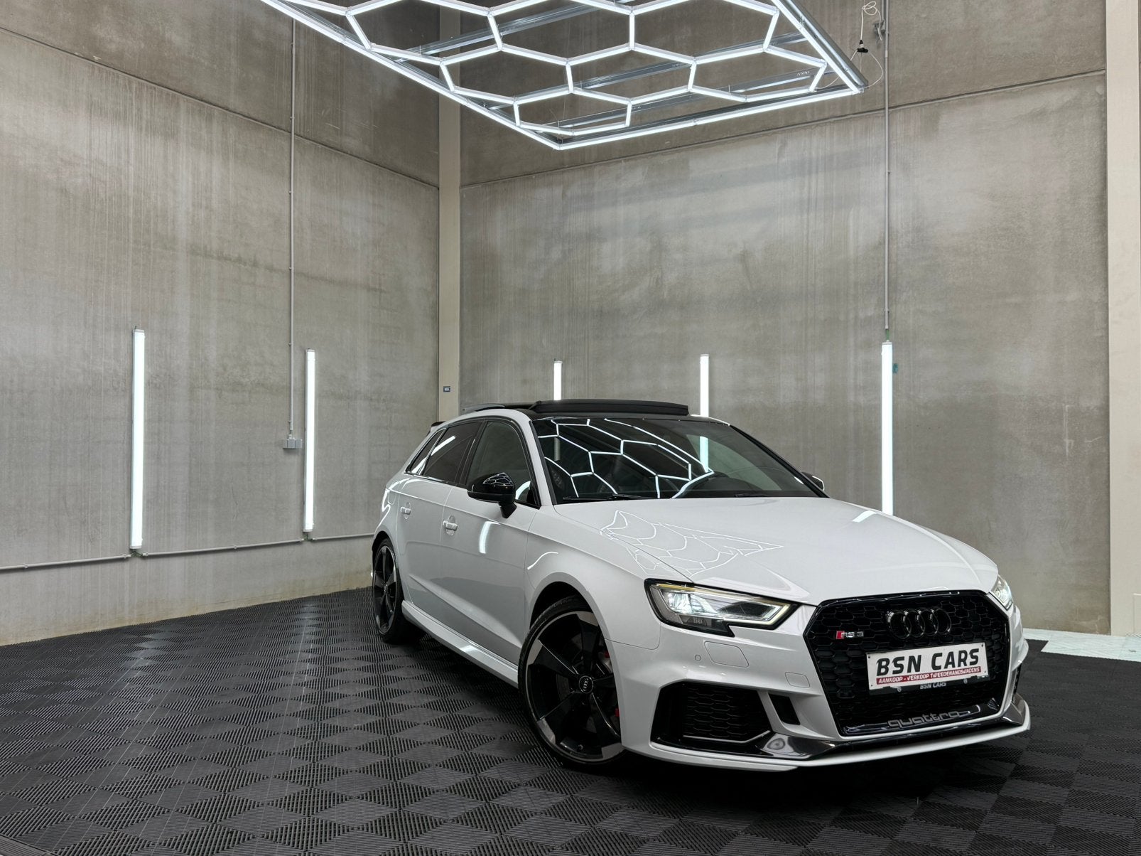 AUDI RS3 DAZA/PANO/CAMERA/BANGOLUFSEN/CARPLAY/RSSEAT/GARANTI, Autos, Cuir, Essai à domicile, Achat, 2480 cm³