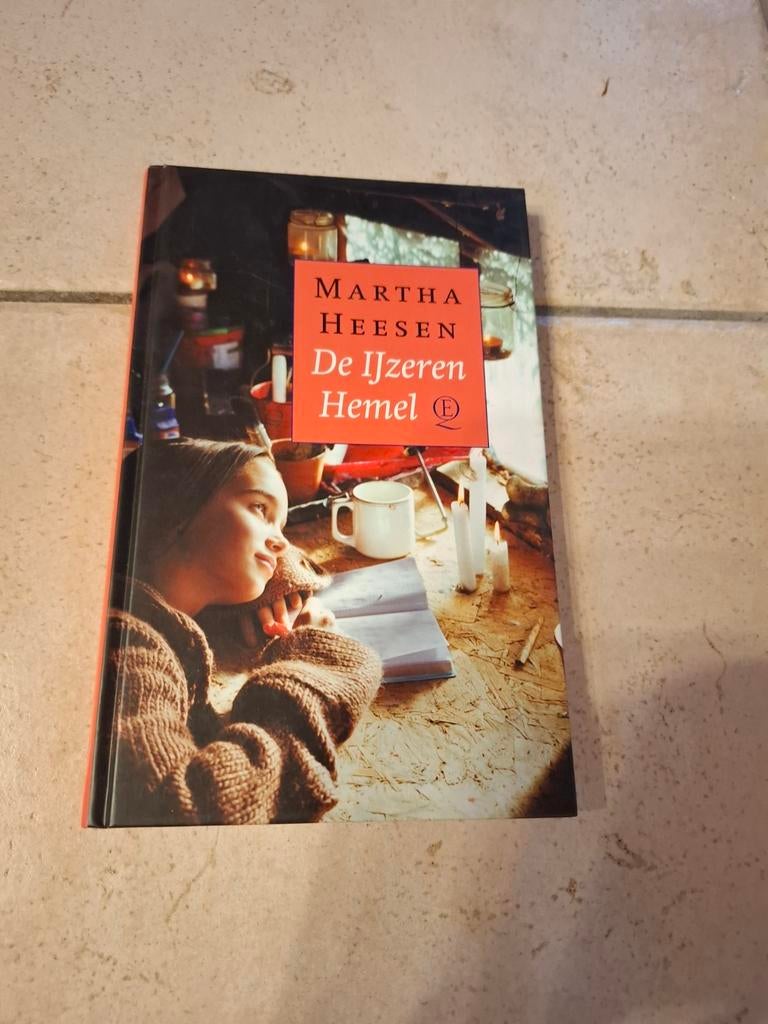 Boek De ijzeren hemel, Ophalen