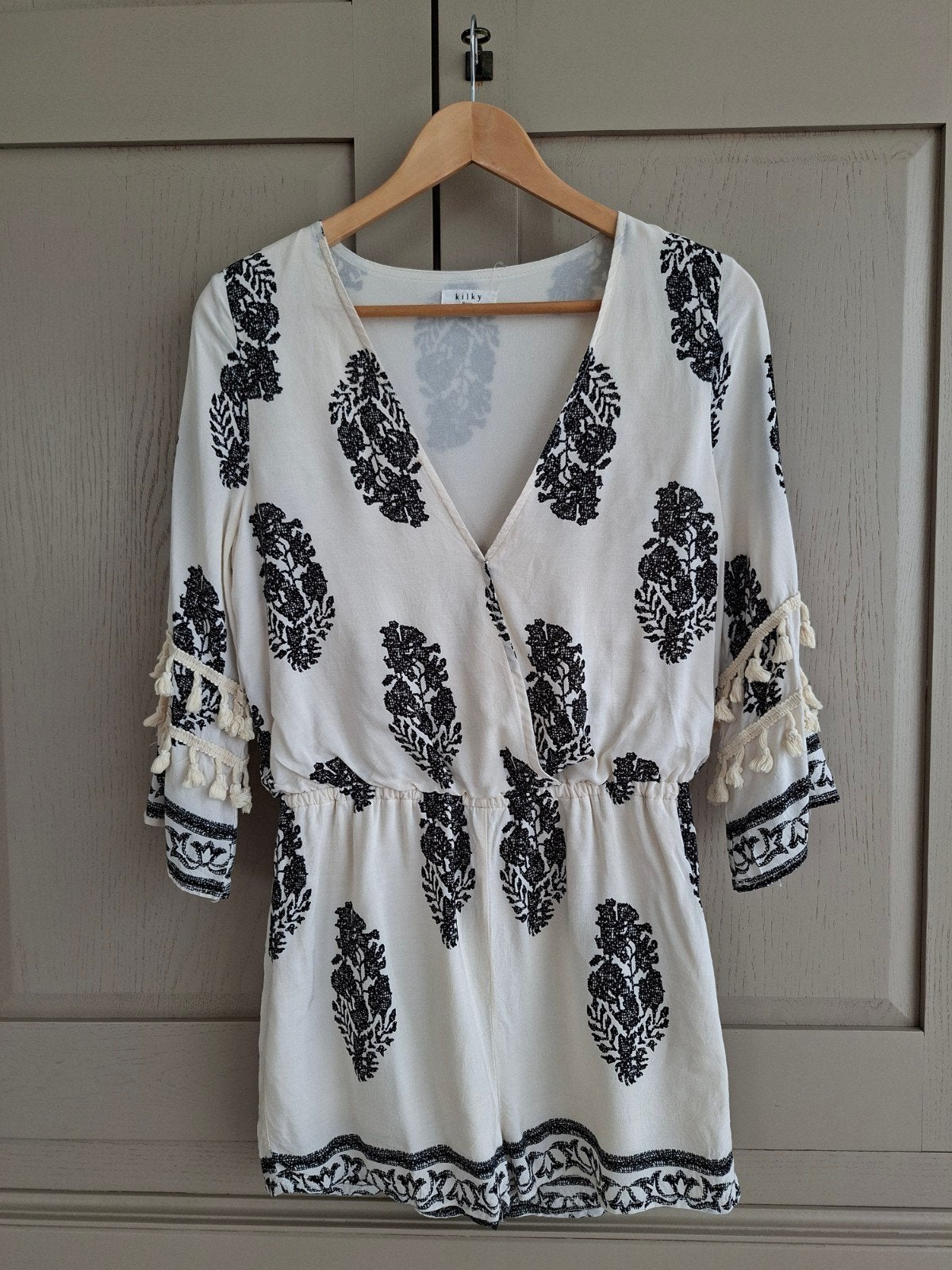 Kleedje/ jumpsuit Kilky Maat Medium., Kleding | Dames, Maat 38/40 (M), Beige, Ophalen of Verzenden, Boven de knie