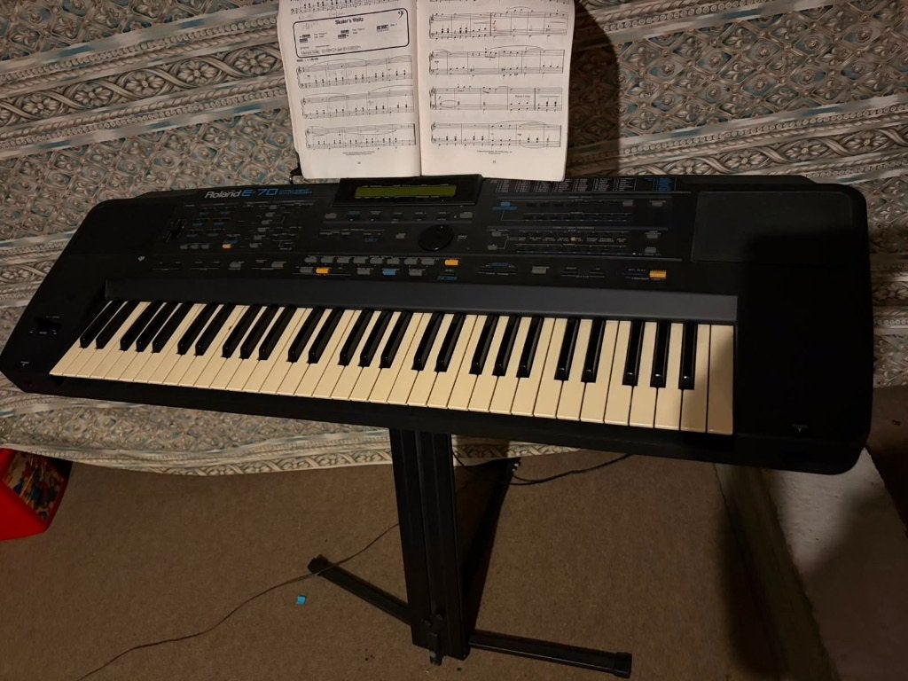 Roland E-70 Intelligent Synthesizer + koffer + staander, Enlèvement, 61 touches, Roland