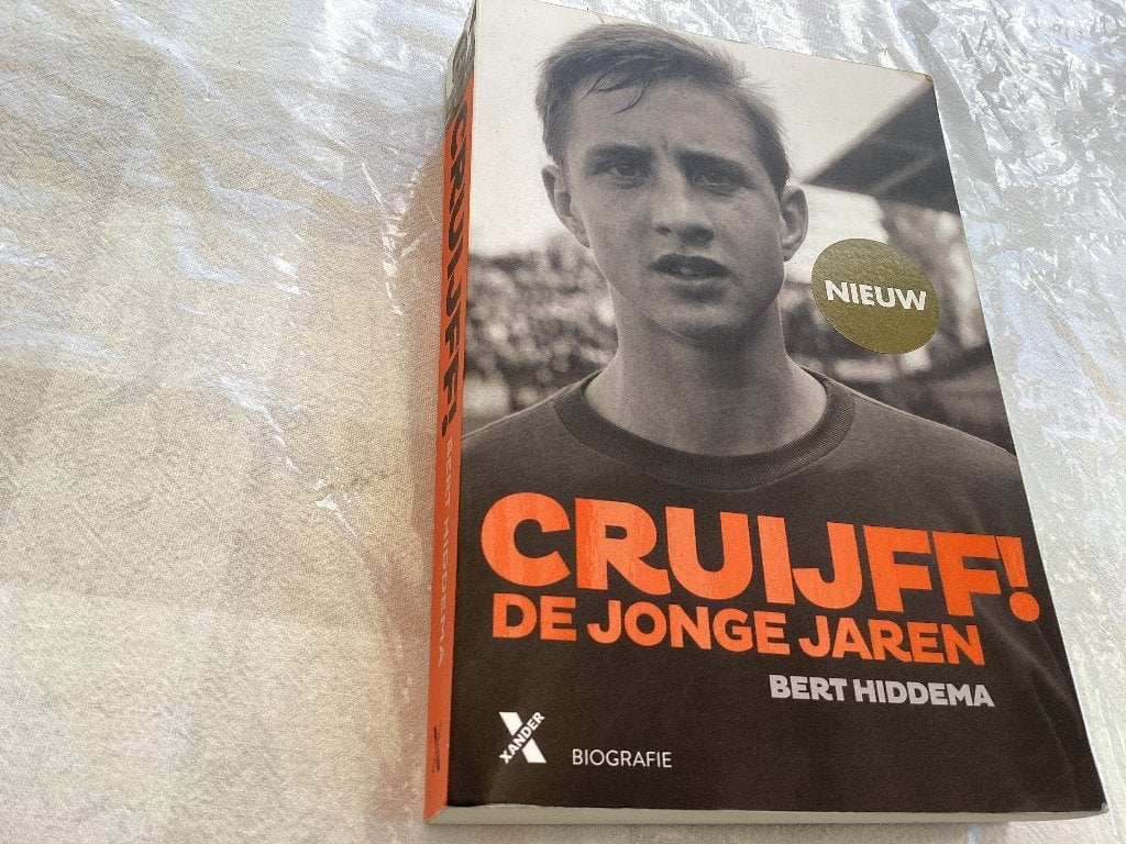 CRUIJFF !   De jonge jaren. Bert Hiddema, Ophalen of Verzenden, Zo goed als nieuw, Sport