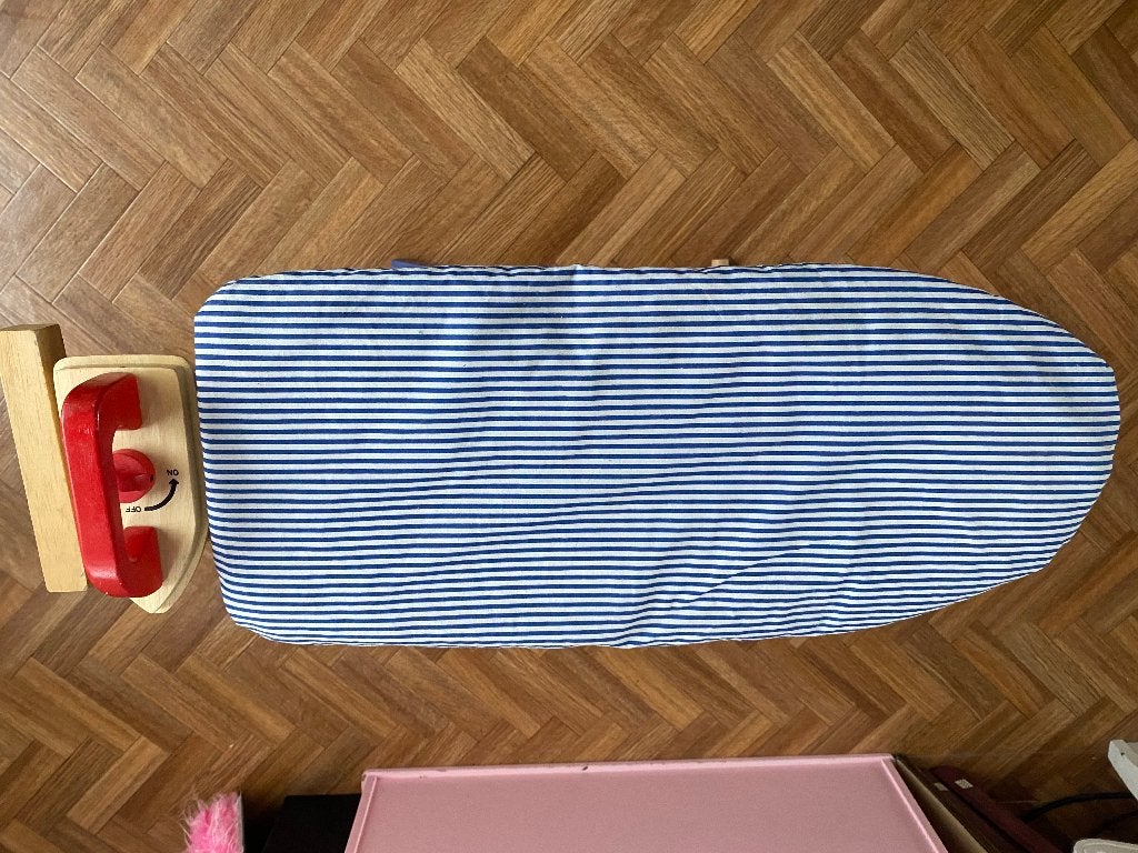 Houten speeltrijkplank met houten strijkijzer, Kinderen en Baby's, Ophalen, Zo goed als nieuw, Meubelstuk of Keukentje