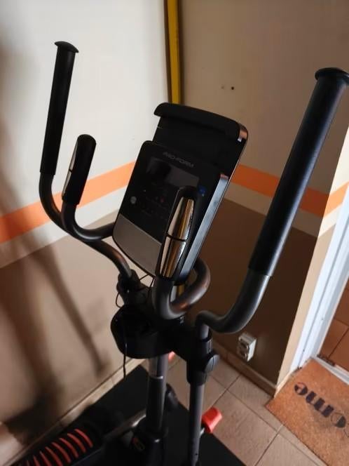 525 CSE crosstrainer, Sport en Fitness, Fitnessapparatuur, Ophalen, Zo goed als nieuw, Crosstrainer, Metaal