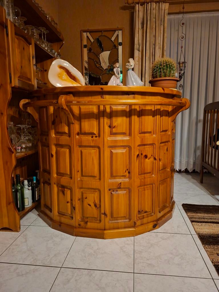 Houten drankbar met bijhorende houten staande wand & barkruk, Huis en Inrichting, Ophalen, Gebruikt