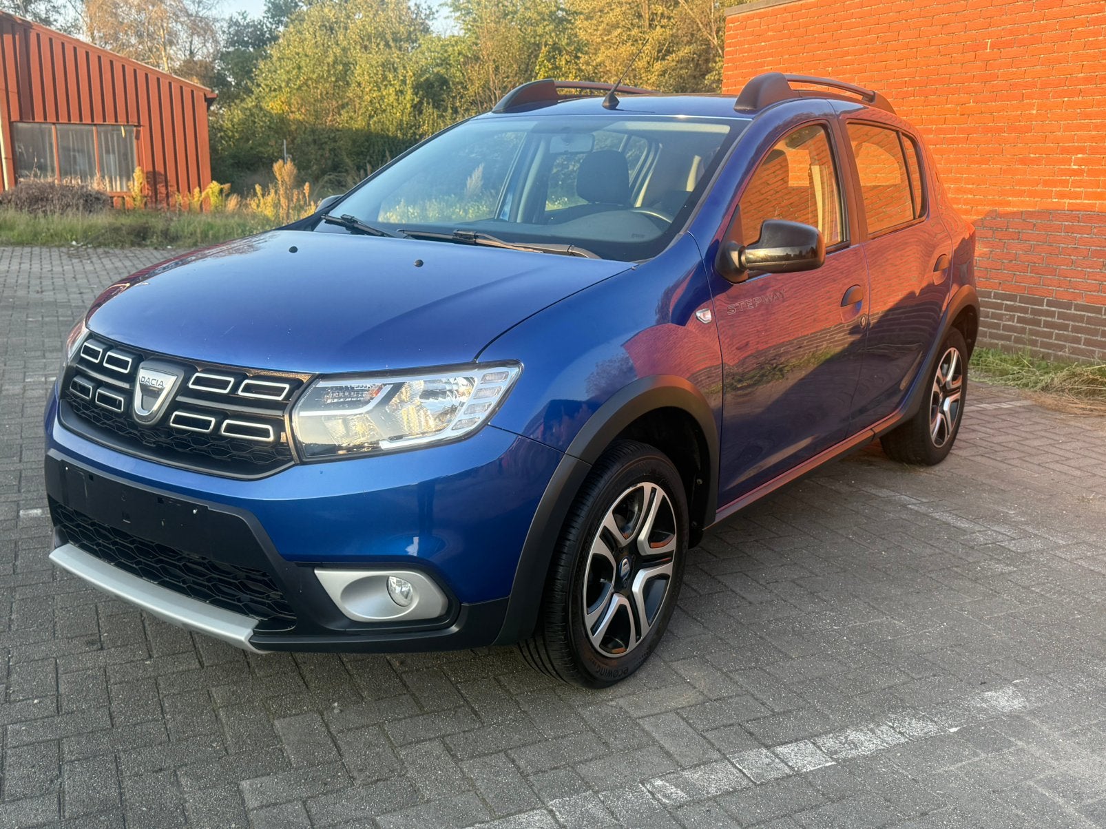 Dacia Sandero Stepway 15th Anniversary GEKEURD VOOR VERKOOP, Autos, Achat, Euro 6, Entreprise, Boîte manuelle