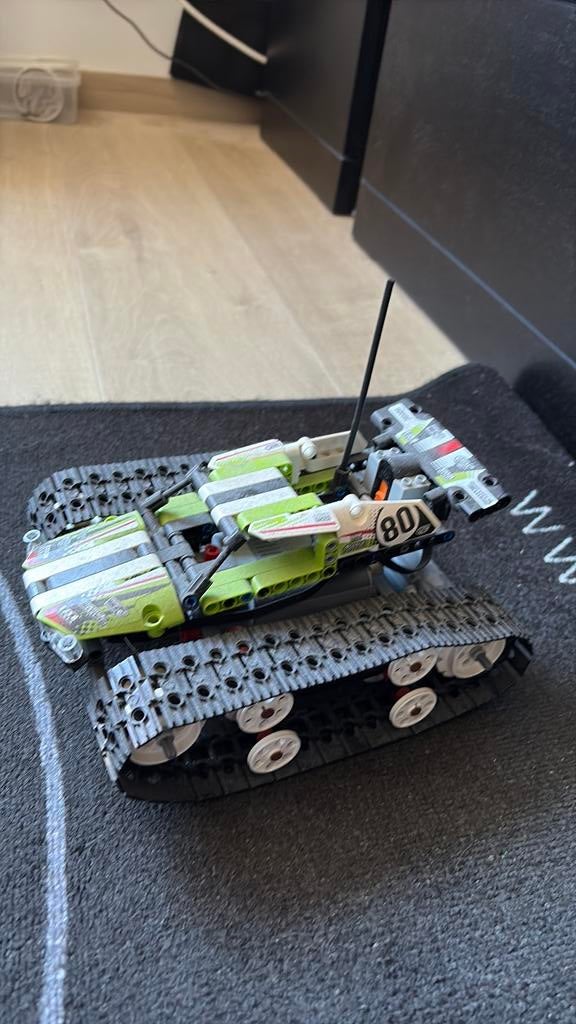 Lego technic auto op rubsbanden met afstandsbediening, Kinderen en Baby's, Speelgoed | Duplo en Lego, Ophalen, Lego, Zo goed als nieuw