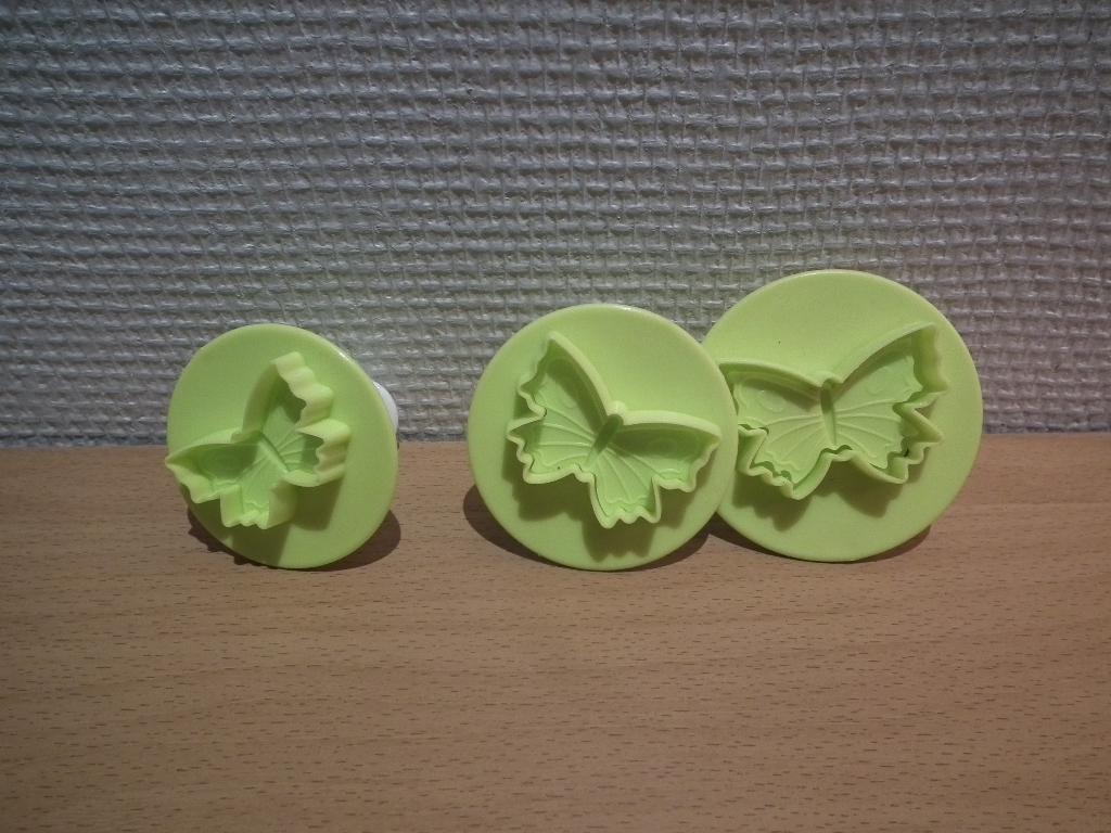 Emporte-pièce en plastique (forme papillon) 3 pièces, Envoi, Comme neuf, Gâteaux, Tartes ou cupcakes, Autres types
