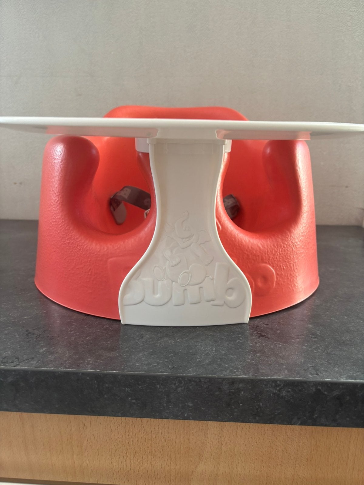 Bumbo seat met tafeltje, Kinderen en Baby's, Babydragers en Draagdoeken, Ophalen, Zo goed als nieuw