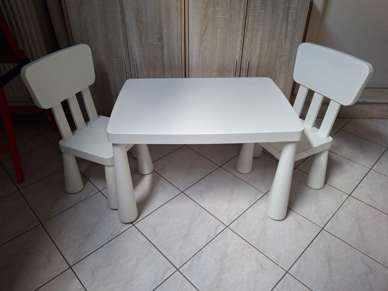 kindertafel en 2 stoelen, Kinderen en Baby's, Kinderkamer | Tafels en Stoelen, Ophalen, Stoel(en)