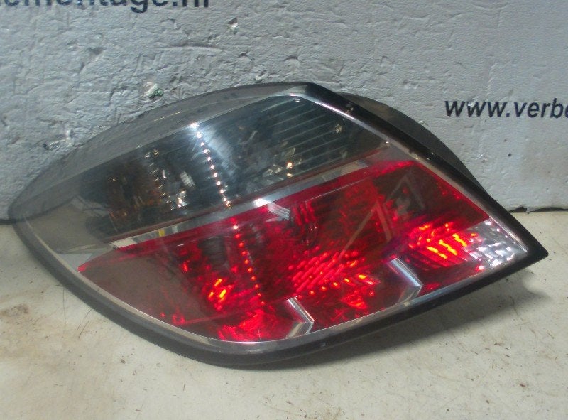 ACHTERLICHT LINKS Opel Astra H GTC (L08) (24 451 832), Gebruikt, Opel, Opel Automobile GmbH, Kontakt-opel@opel.com