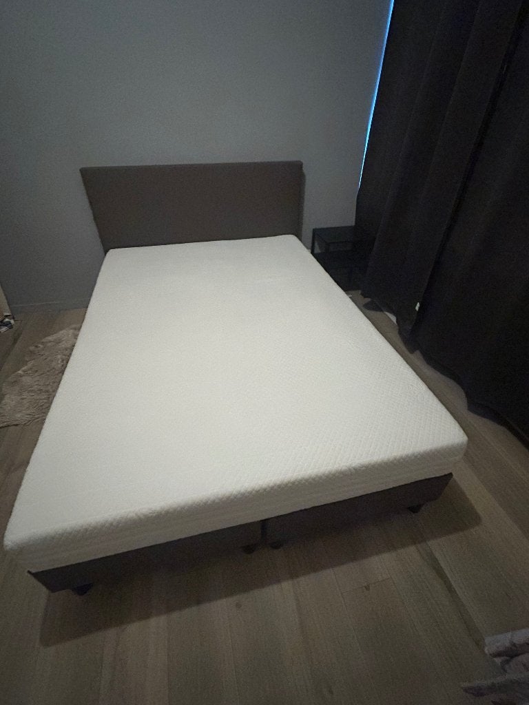Lit + matelas, Queen size, 140 cm, Enlèvement, Utilisé