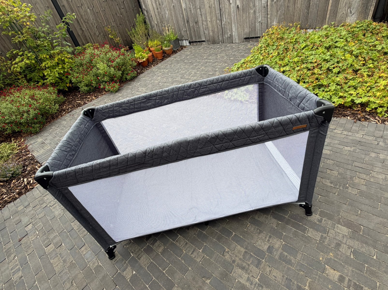 Reisbed Little Dutch met draagtas en bijhorende matras, Kinderen en Baby's, Ophalen, Zo goed als nieuw, Reisbedje