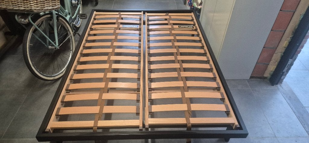 Bed 140x200, Metalen frame zwart, incl lattenbodem, Huis en Inrichting, Ophalen, Zwart, 140 cm, Zo goed als nieuw