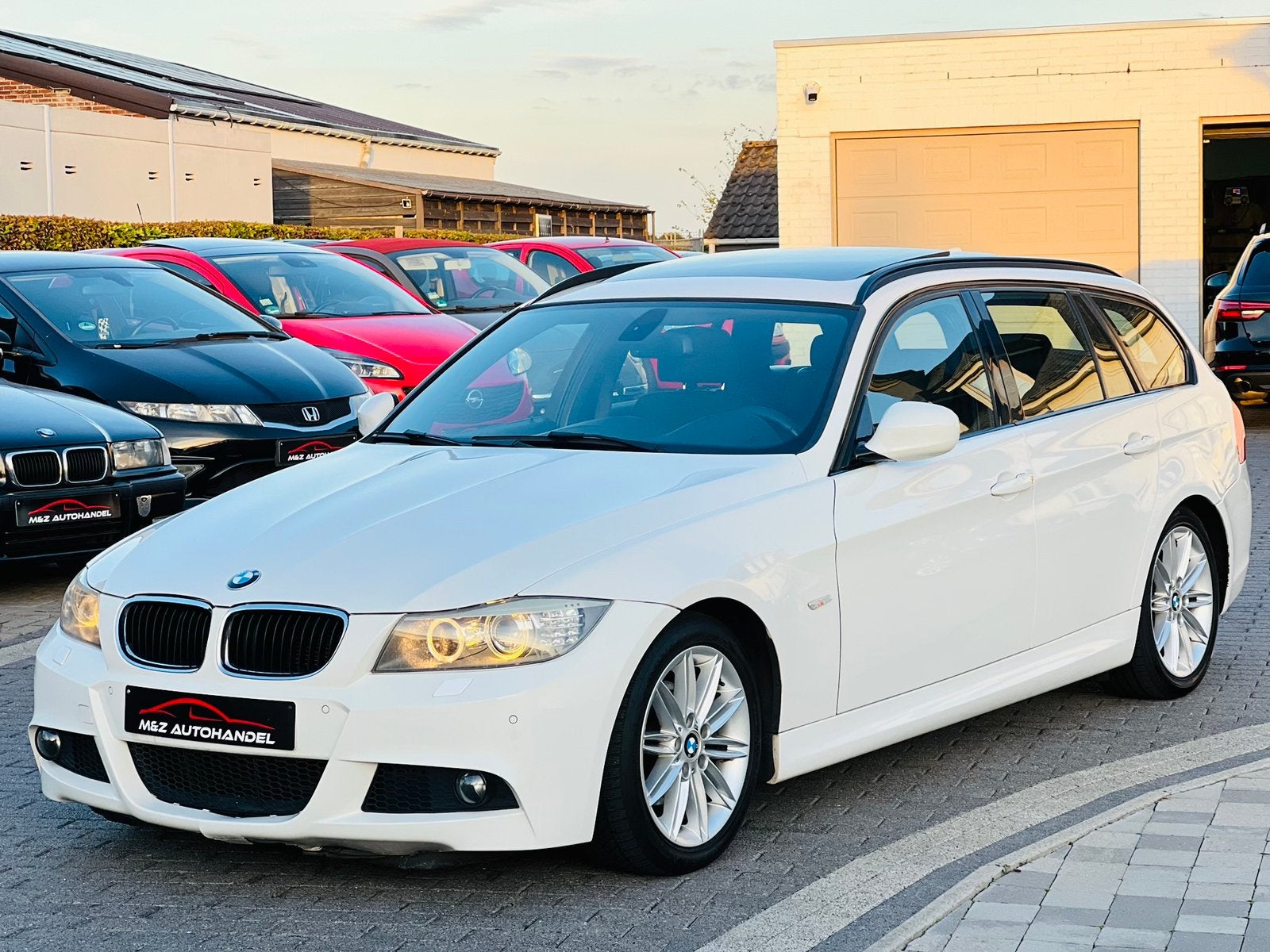 BMW 318i Touring | M PACK | M Pakket | Xenon ! Navi | pano |, Auto's, 1995 cc, https://public.car-pass.be/vhr/a33ea56f-f9e5-4db8-b5a8-1d1b0f8ddf5a