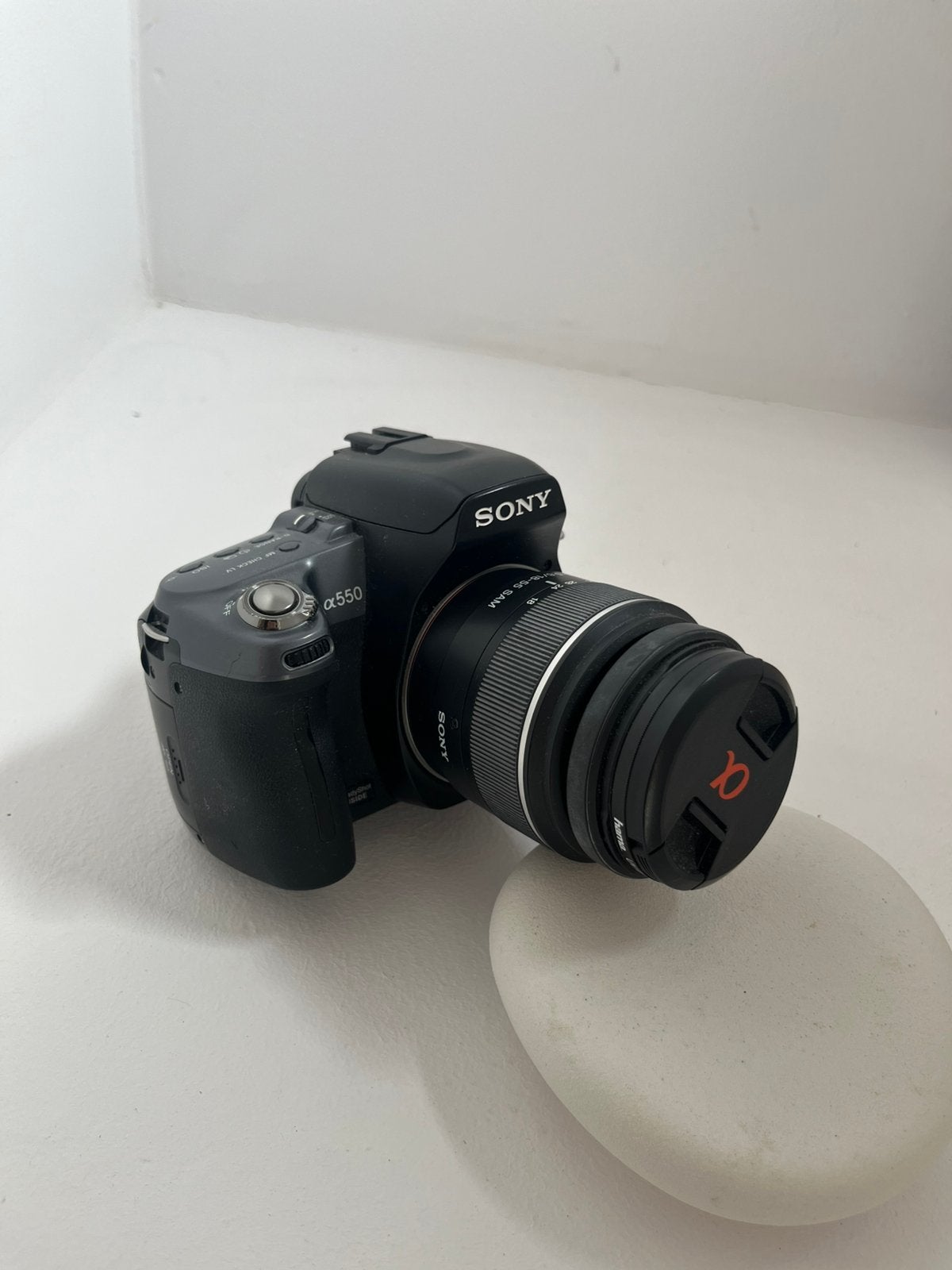 Sony Alpha A550 DSLR - conplete starterset, Spiegelreflex, Beeldstabilisatie, Ophalen of Verzenden, Zo goed als nieuw
