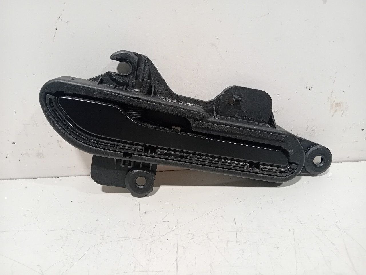 Portiergreep rechts achter Tesla Model, Onderdelen@venauto.nl, Van der Ven Autorecycling B.V., Ettenseweg 76, 4706 PB Roosendaal, The Netherlands