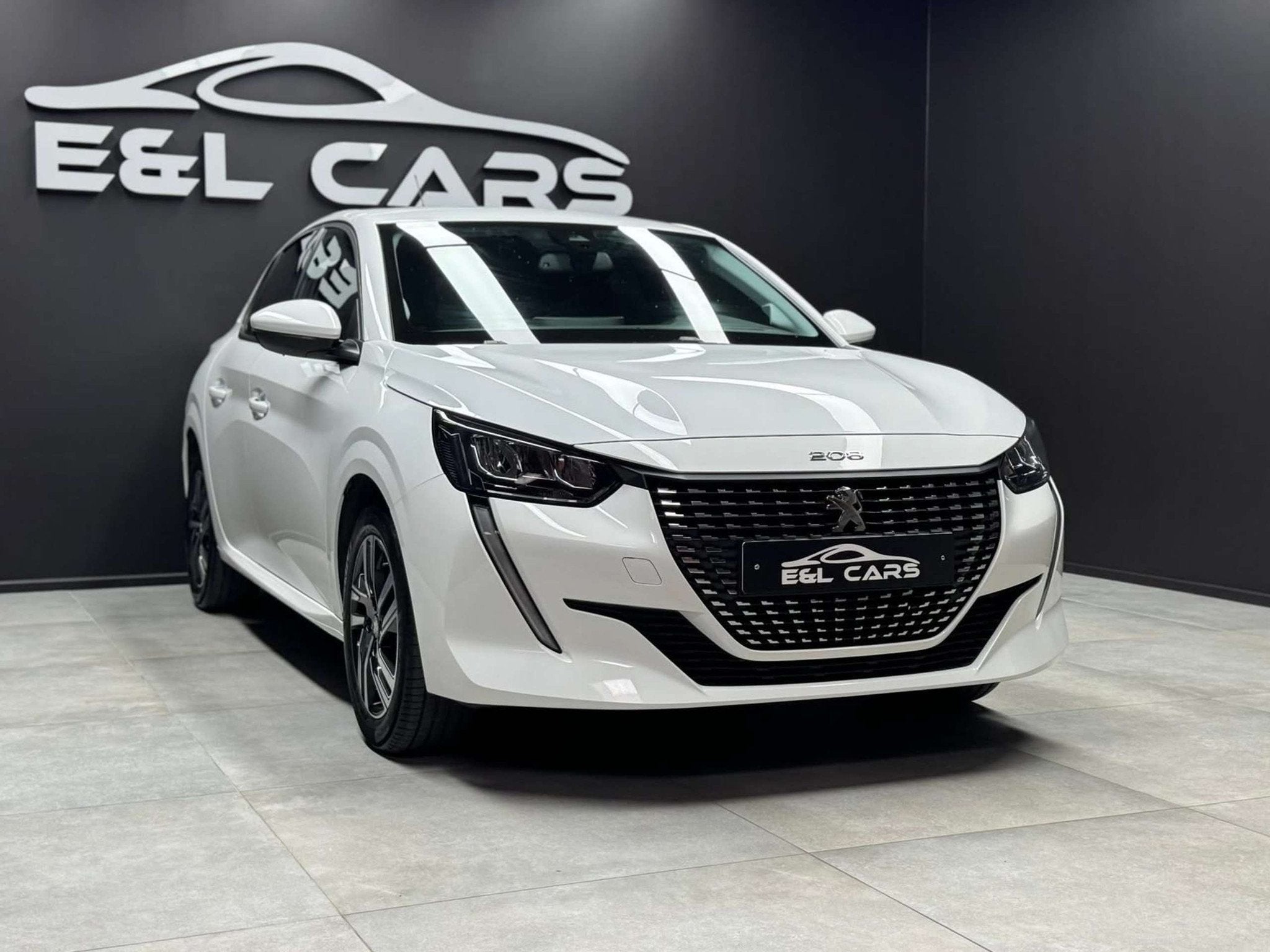 Peugeot 208 208 1.5 BlueHDi Allure Pack *12 mois de garantie, 75 kW, 4 cilinders, Lichtsensor, Wit
