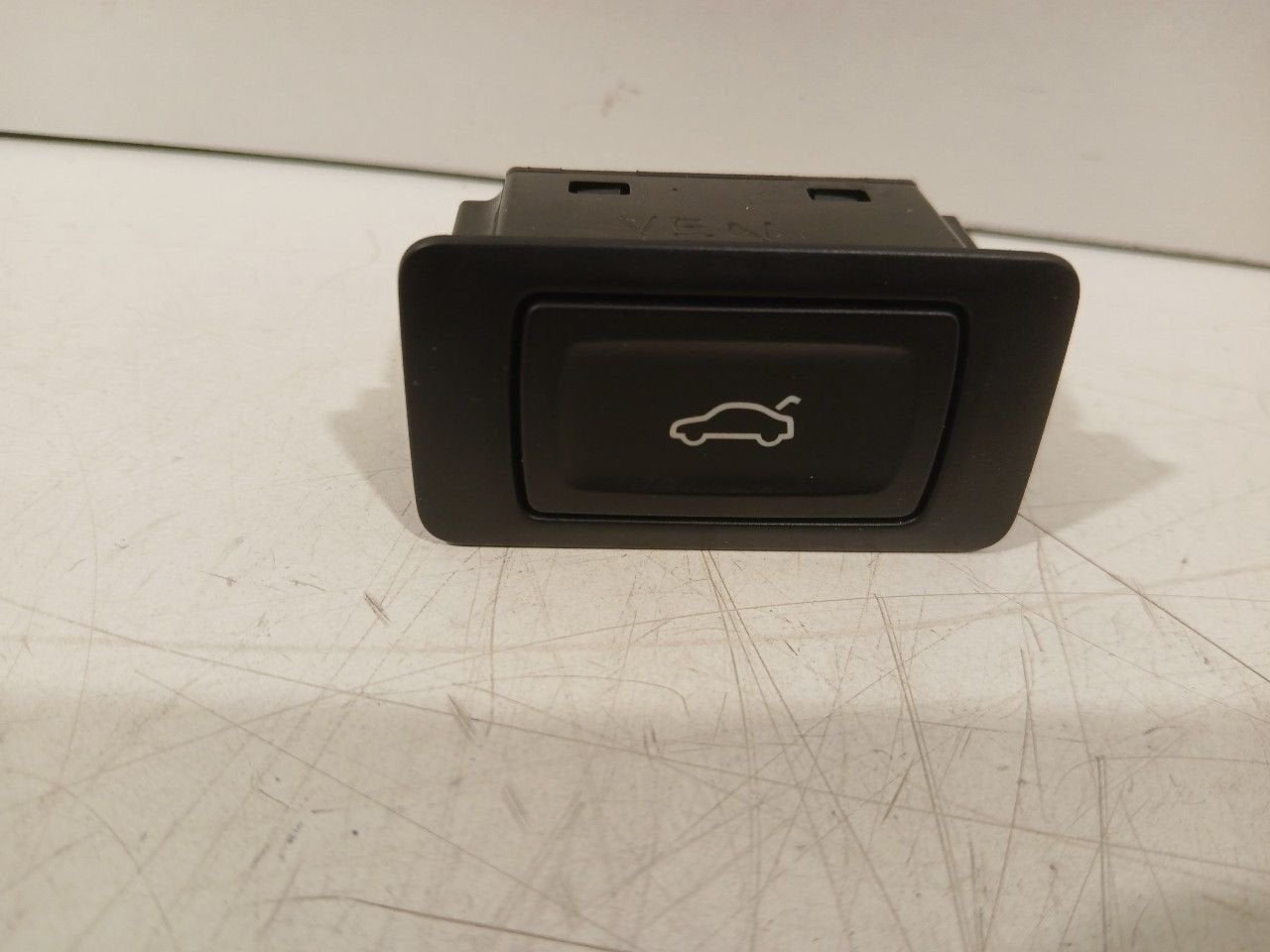 Kofferdeksel schakelaar Audi A4, Auto-onderdelen, Onderdelen@venauto.nl, Van der Ven Autorecycling B.V., Gebruikt, Ettenseweg 76, 4706 PB Roosendaal, The Netherlands