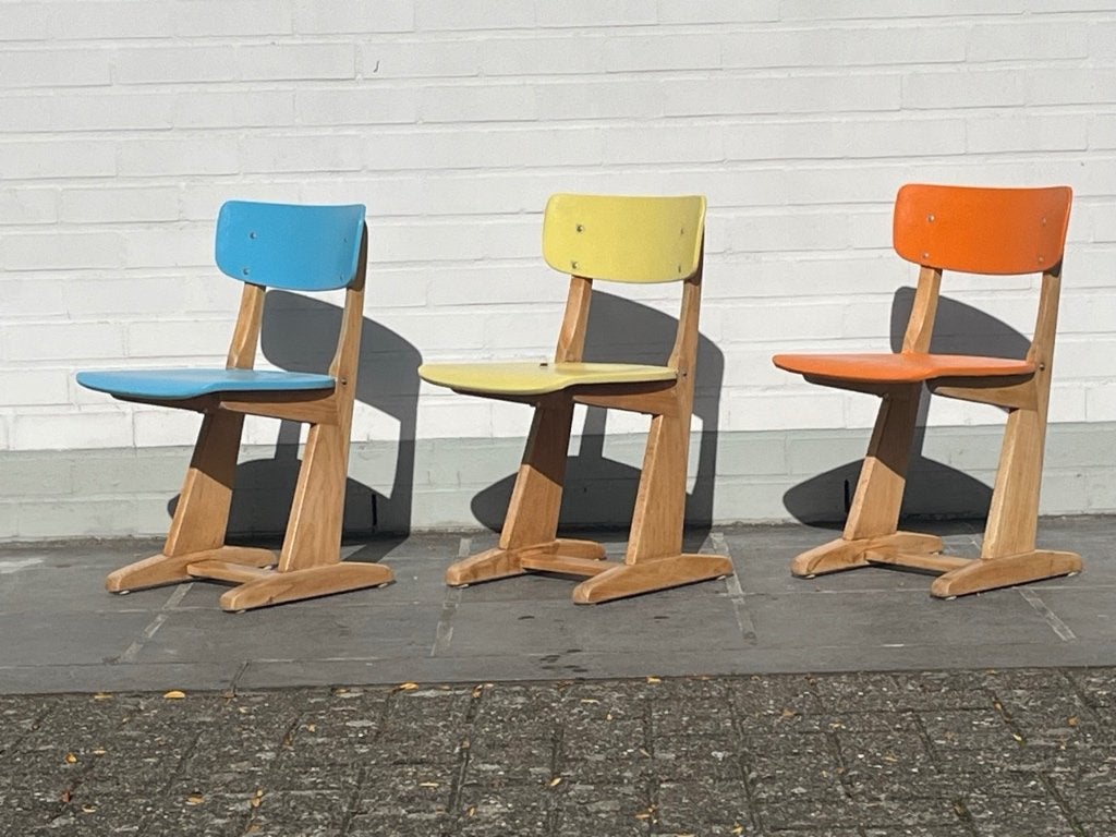 CHAISES PRÉSCOLAIRES RESTAURÉES CASALA + TABLE, Enfants & Bébés, Enlèvement, Comme neuf, Table(s) et Chaise(s)