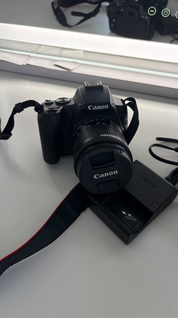 Canon camera Eos 250D, Audio, Tv en Foto, Fotocamera's Digitaal, Ophalen, Zo goed als nieuw, Compact, Canon