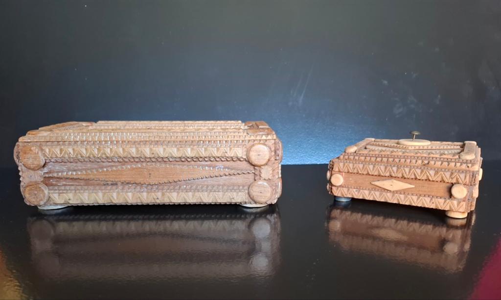 2 Tramp Art-dozen, Ophalen of Verzenden