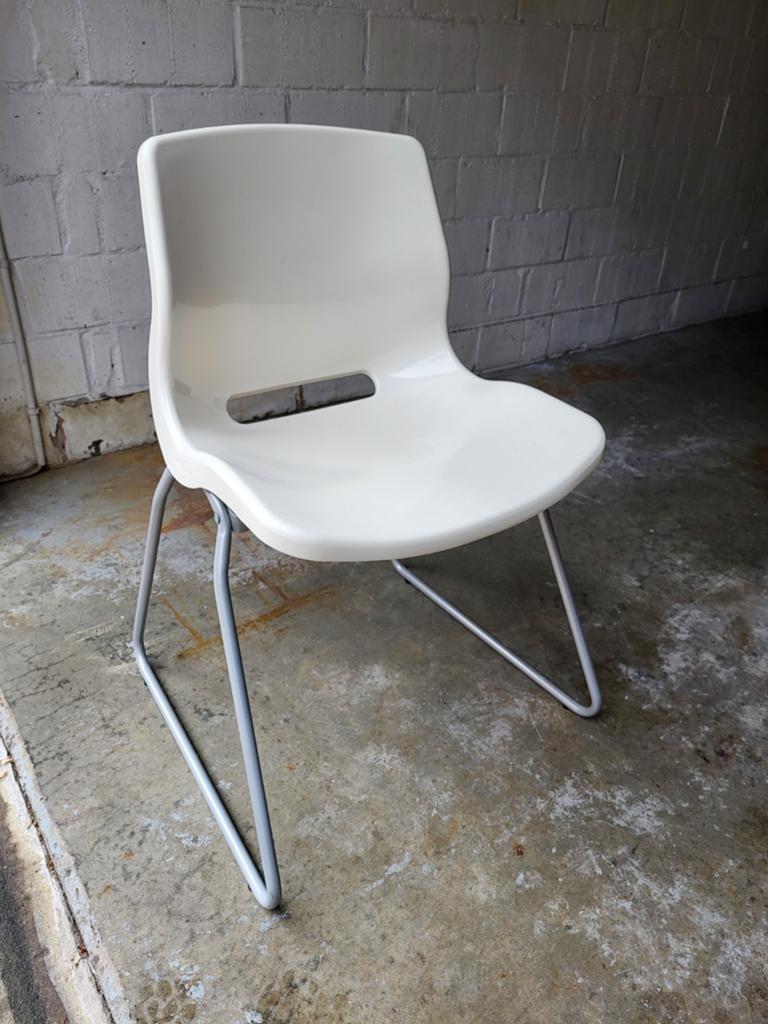 Witte kuipstoel Ikea, Ophalen