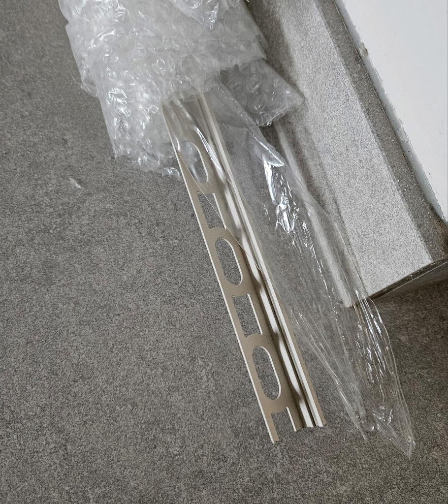 L-profiel beige 2m, Doe-het-zelf en Bouw, Plinten en Afwerking, Ophalen, Overige materialen, Overige typen, Nieuw