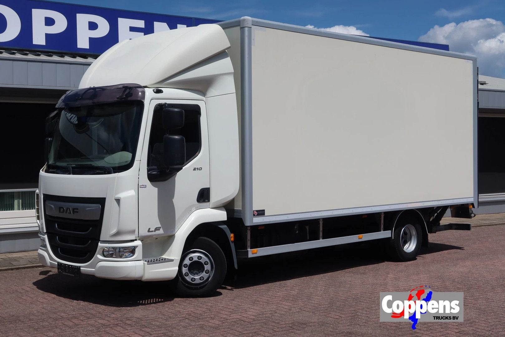 DAF LF 210 LF210 FA Bakwagen + Dhollandia 1500 kg, Auto's, Vrachtwagens, Wit, Bedrijf, DAF, Handgeschakeld