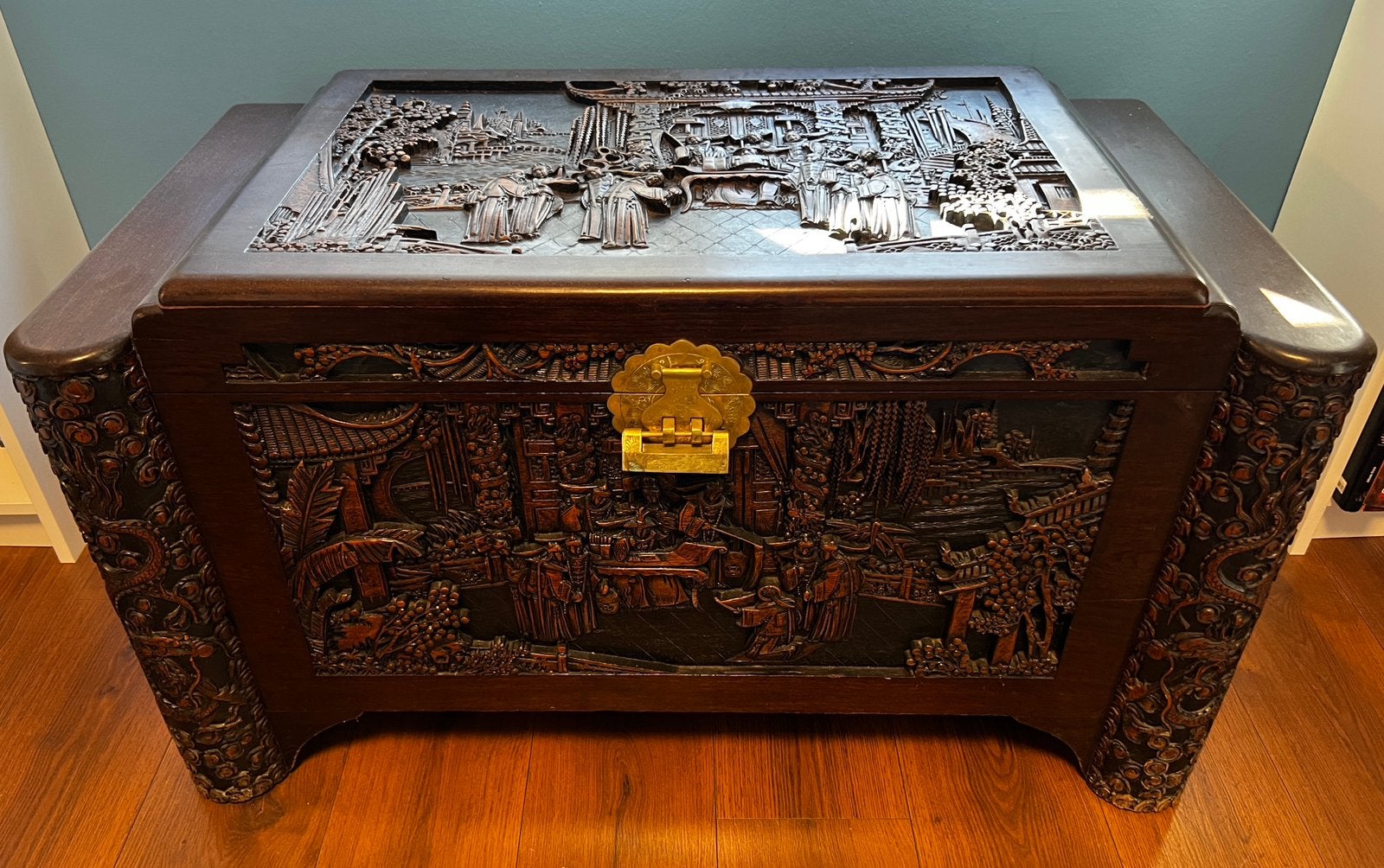 Tres beau coffre ancien chinois sculpté, 50 à 100 cm, Enlèvement, Utilisé, 50 à 75 cm