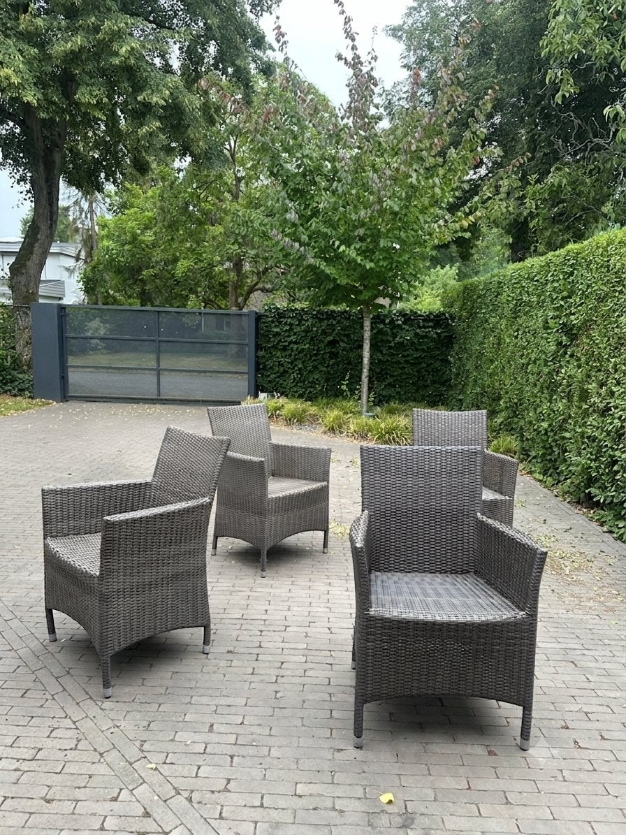4 tuinstoelen, Ophalen, Zo goed als nieuw