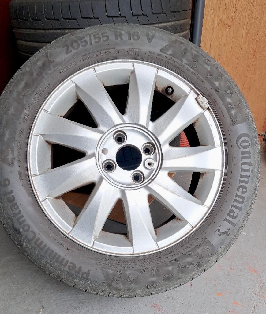 Zomerbanden Continental op velg Renault - 205-55R16, Auto-onderdelen, Banden en Velgen, Ophalen, Gebruikt, 16 inch, 205 mm