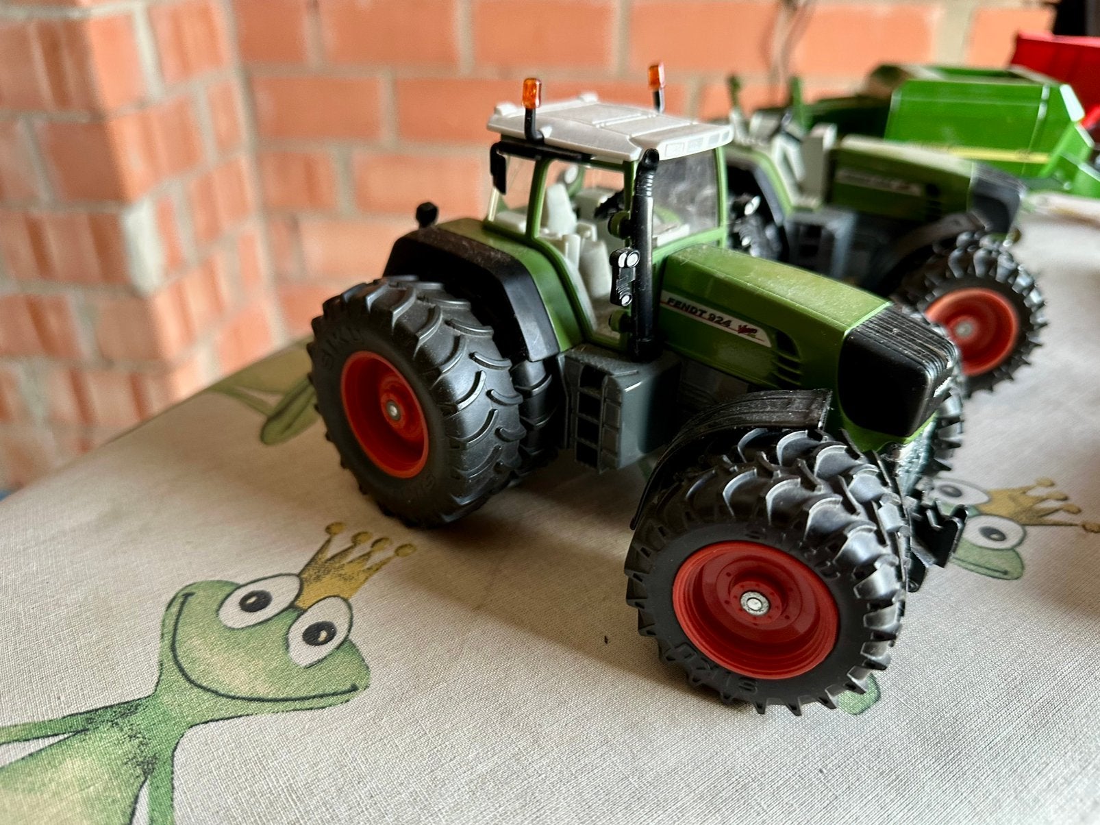 Metalen tractoren 1/32 en toebehoren om er aan te hangen, Enlèvement, Utilisé
