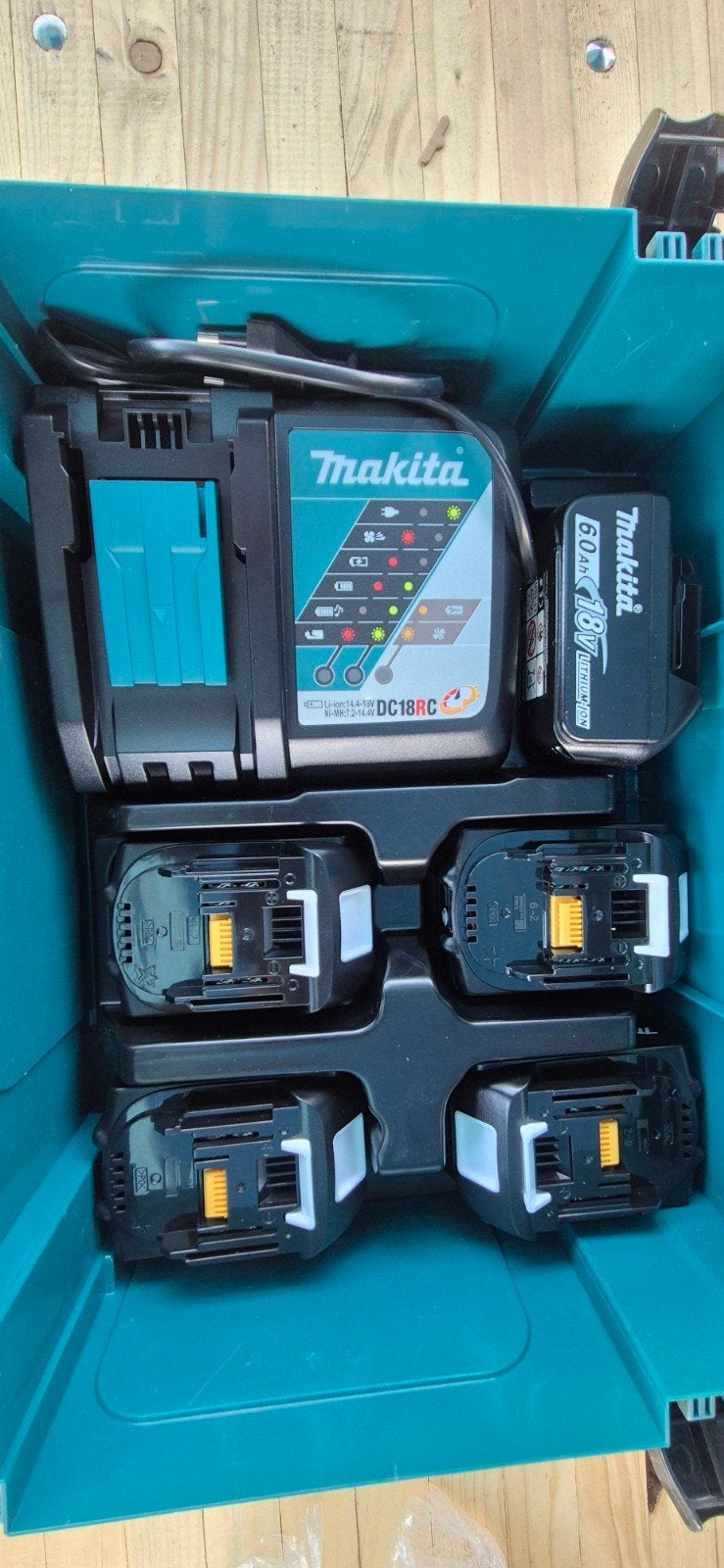 Makita 18V accupack - 5 x 6Ah + snellader + Mbox - Nieuw!, Games en Spelcomputers, Games | Pc, Platform, Ophalen