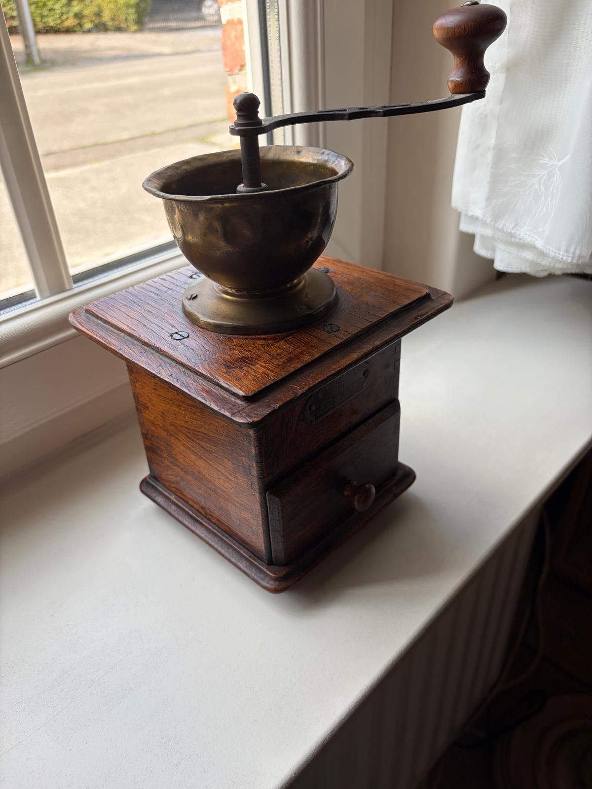 Oude koffiemolen, Ophalen