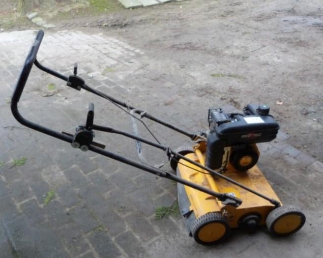 Verticuteermachine te huur, Enlèvement, Essence