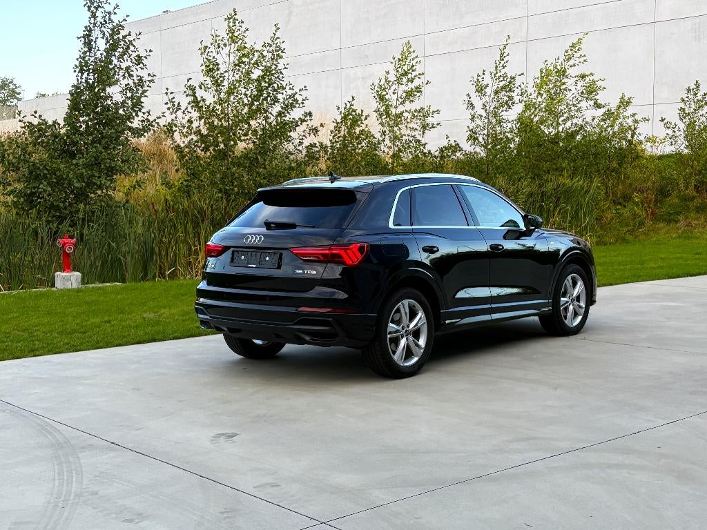 Audi Q3 35 TFSI MHEV S Line  the art of driving in comfort, Achat, Entreprise, Entretenue par le concessionnaire, Noir