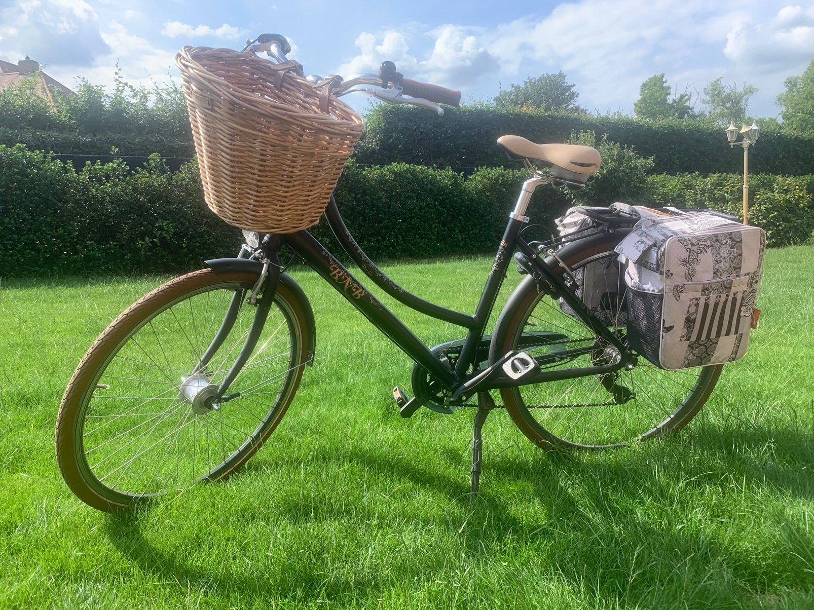 Damesfiets met mand en fietszakken, Ophalen, Zo goed als nieuw, Versnellingen