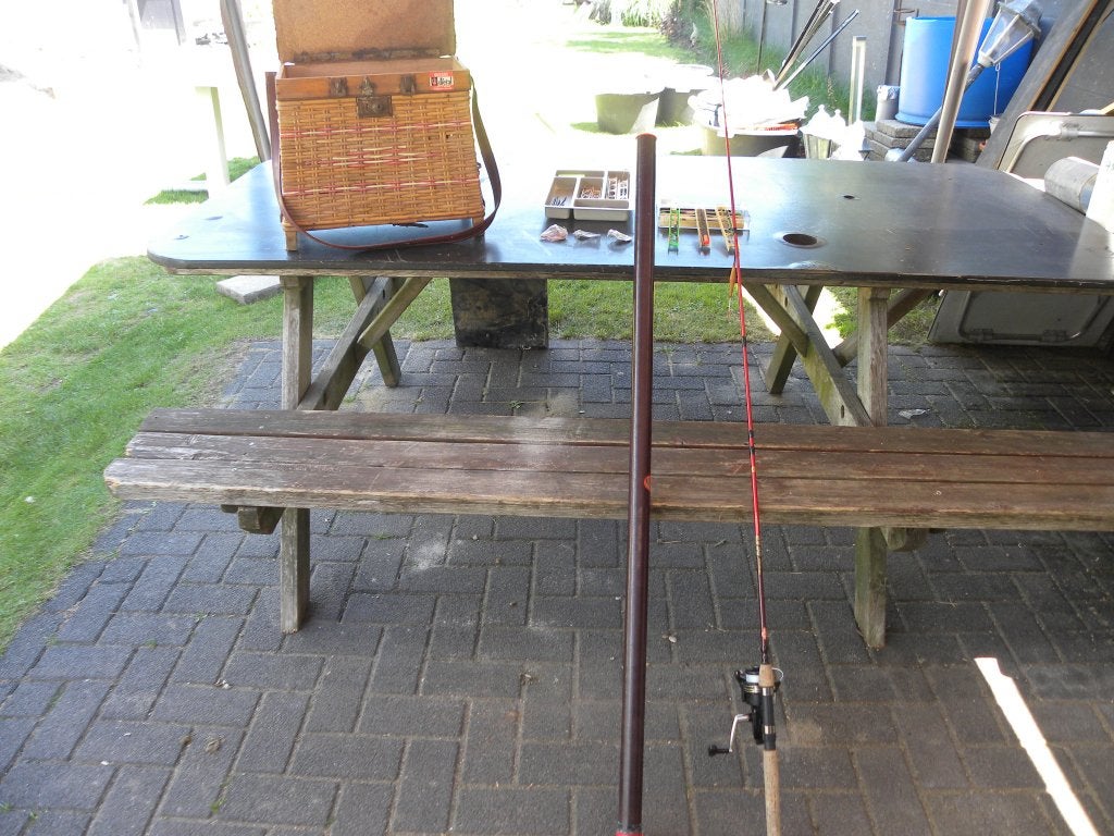 vintage viskoffer met vaste hengel/werphengel/molen enzo, Watersport en Boten, Hengelsport | Witvissen, Ophalen, Gebruikt, Complete set