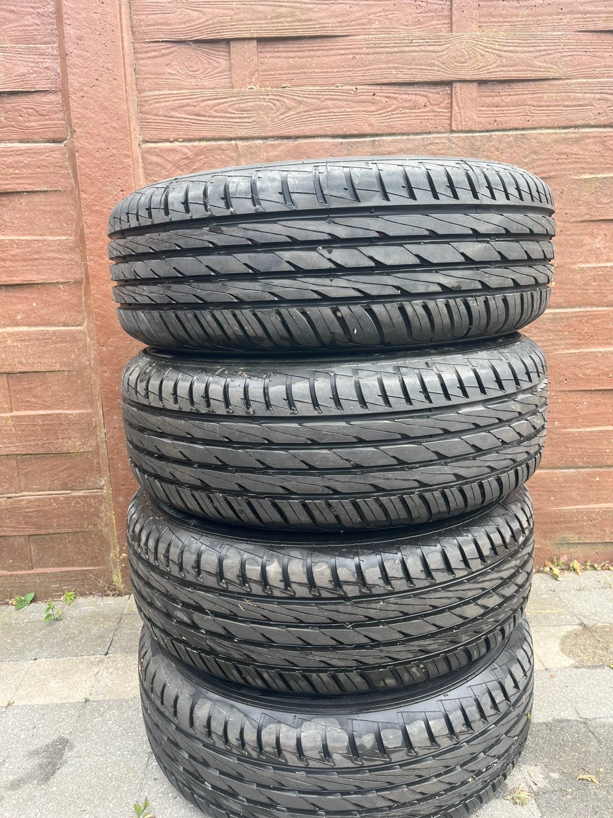 4 nieuwe conquest banden 215/65 R 16 98 H, Auto-onderdelen, Banden en Velgen, Ophalen, Band(en)