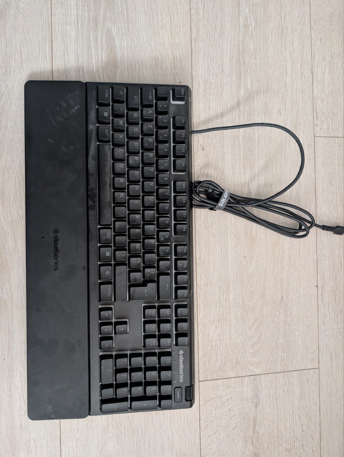 SteelSeries Apex 3 Gaming Toetsenbord – RGB – Met Polssteun, Computers en Software, Ophalen, Gaming toetsenbord, Azerty, Zo goed als nieuw