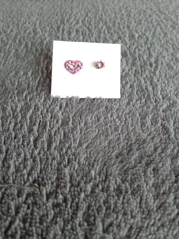 Boucles d'oreilles dépareillées roses, Bijoux, Sacs & Beauté, Boucles d'oreilles, Puces ou Clous, Enlèvement ou Envoi, Rose, Comme neuf
