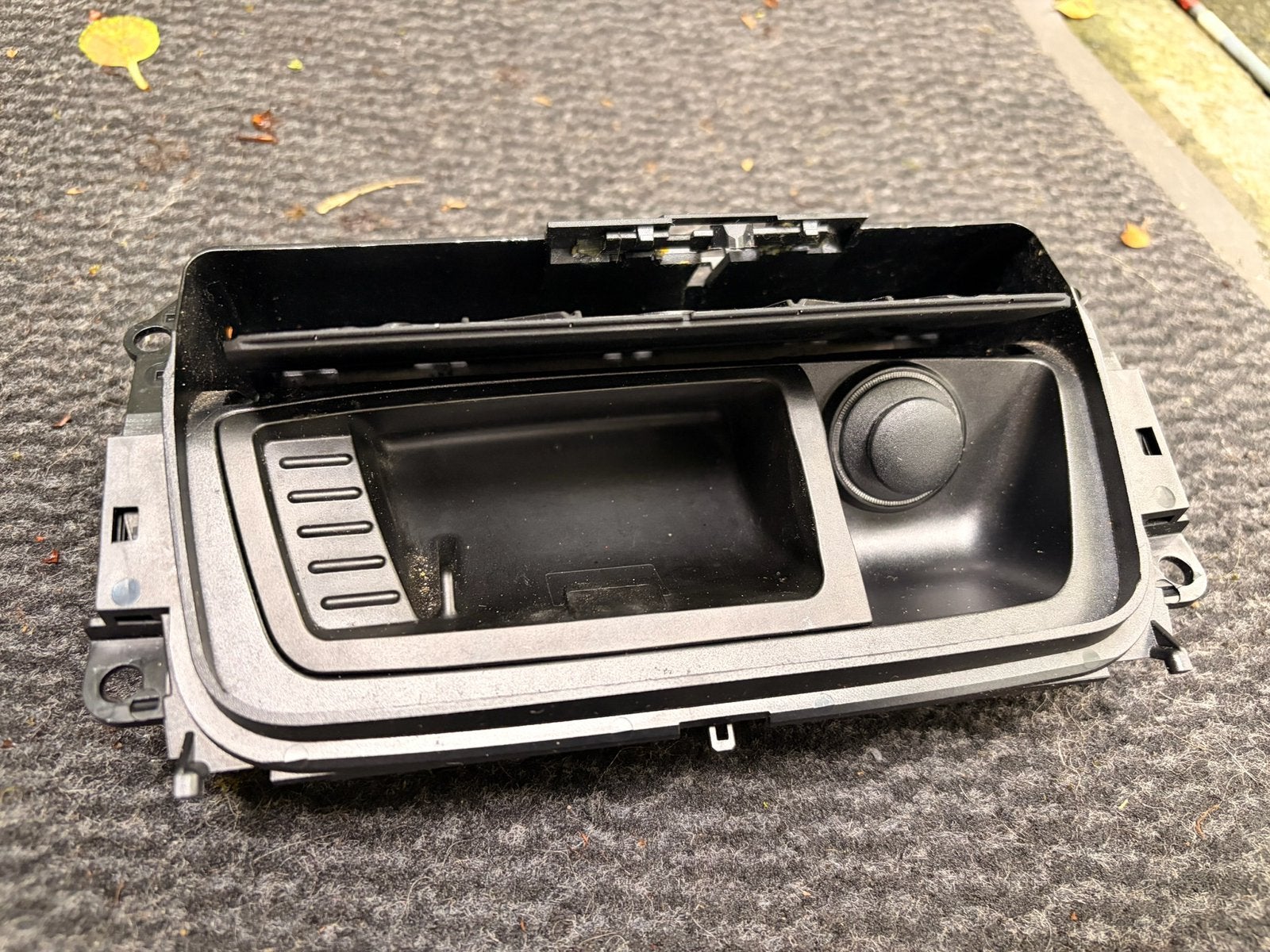 Console centrale avant avec allume-cigare (E90/E91/E92/E93), Autos : Divers, Autoradios, Enlèvement, Comme neuf