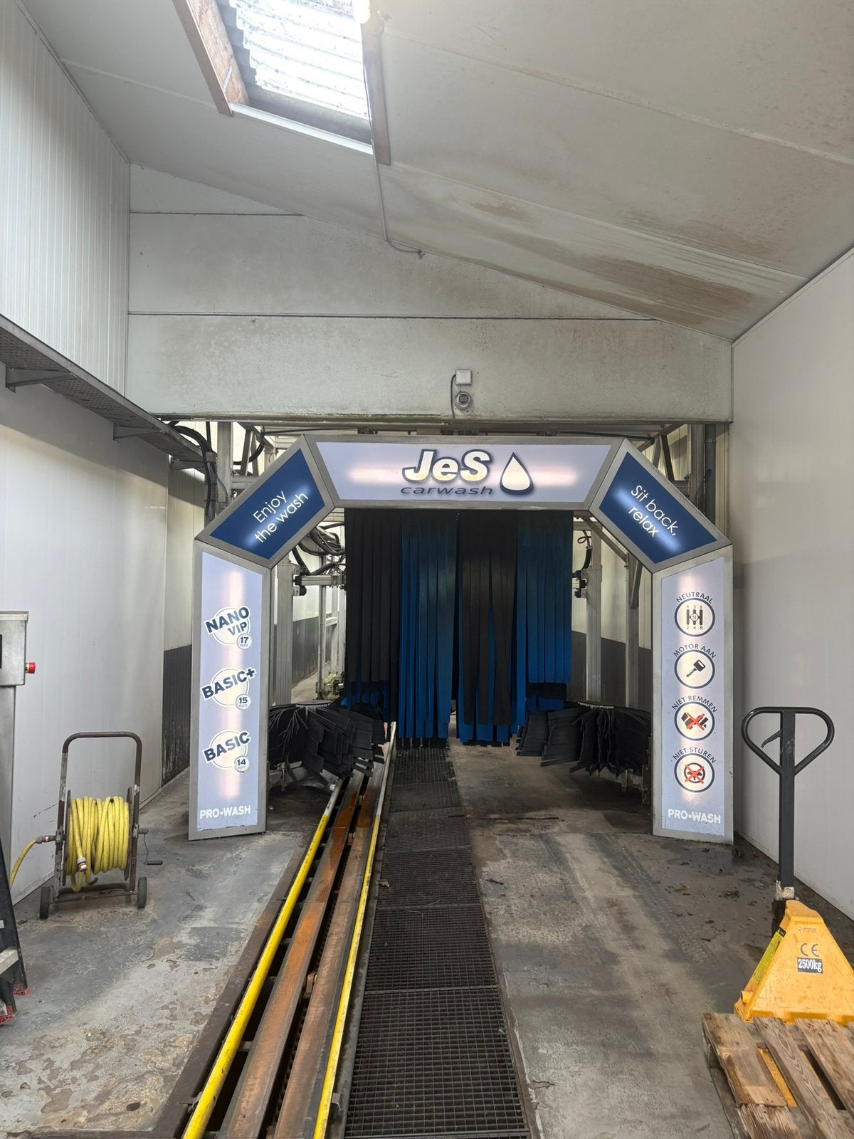 Inrijboog carwash, Enlèvement