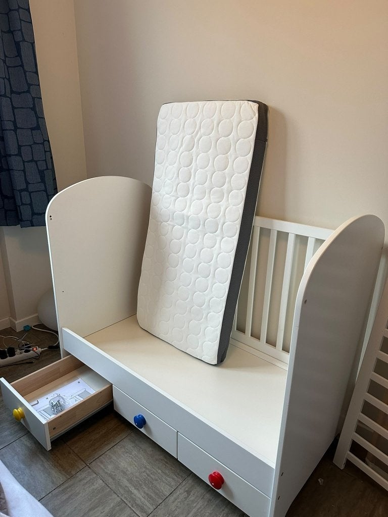 Lit bébé IKEA GONATT blanc 60x120 avec tiroir et matelas, Enlèvement, Comme neuf, Lit