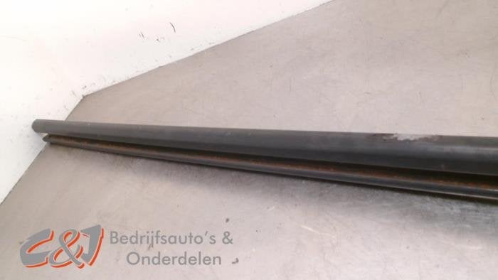 Rail porte coulissante droite d'un Opel Vivaro, -, Opel, 3 mois de garantie, Utilisé