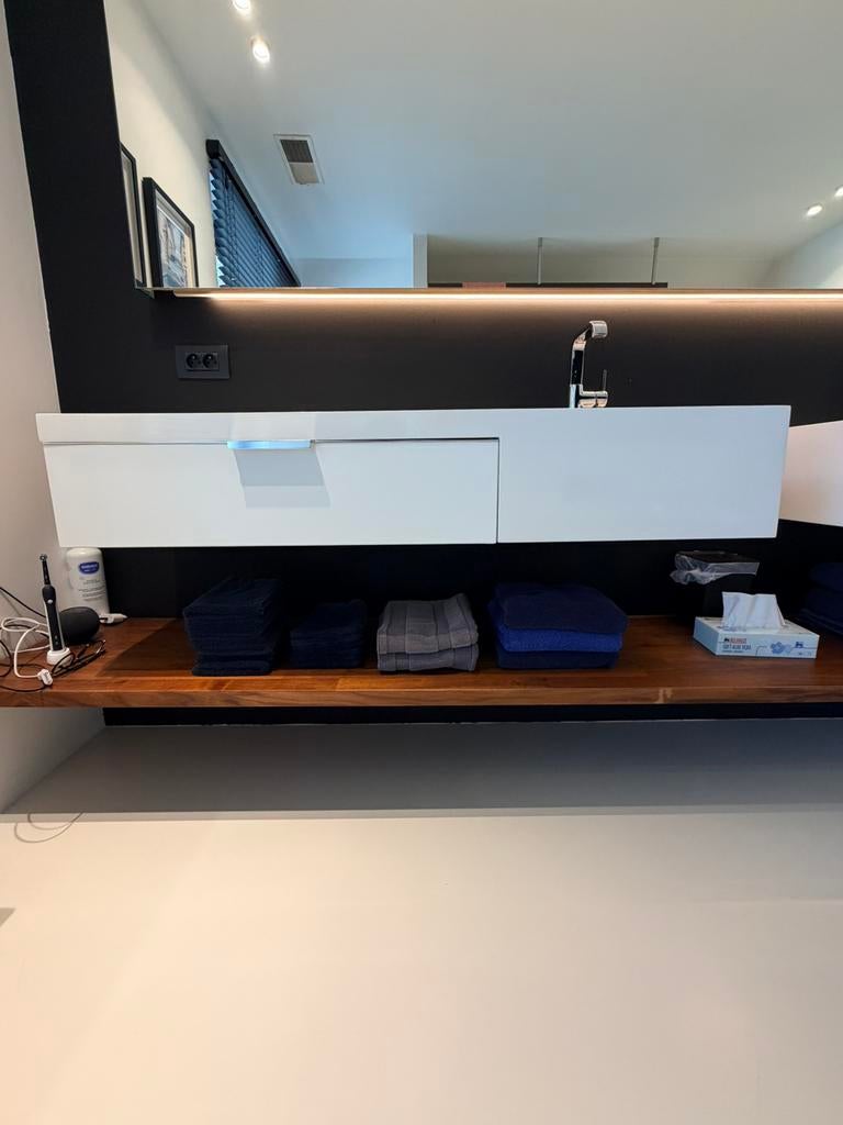 Badkamer meubel in Corian, incl. kraan en afvoerstop, Huis en Inrichting, Badkamer | Badkamermeubels, Ophalen, Gebruikt, 100 tot 150 cm