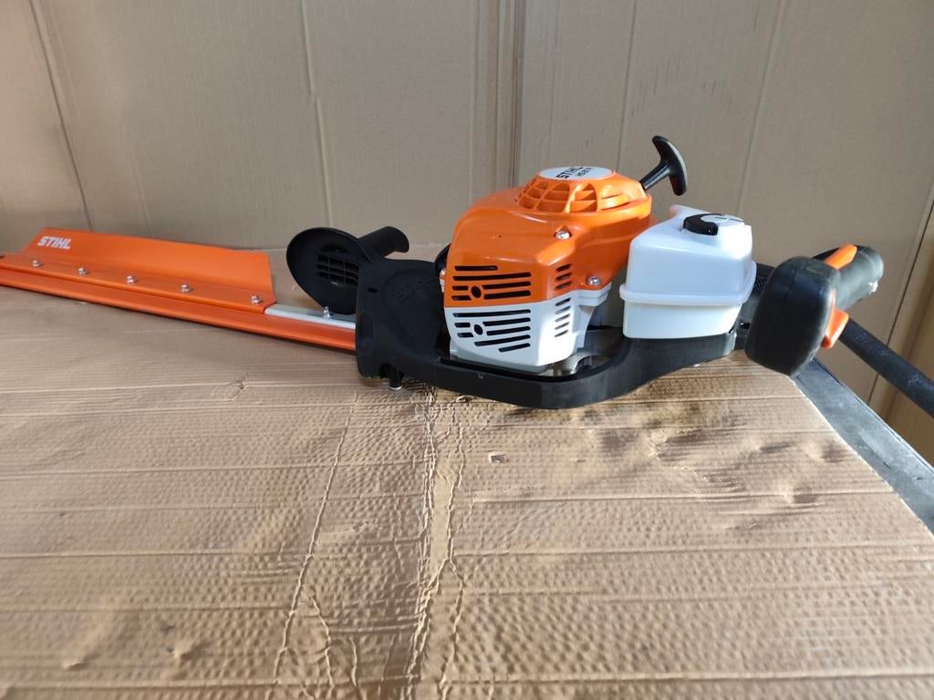 Taille-haie Stihl HS 87 R neuf., Enlèvement